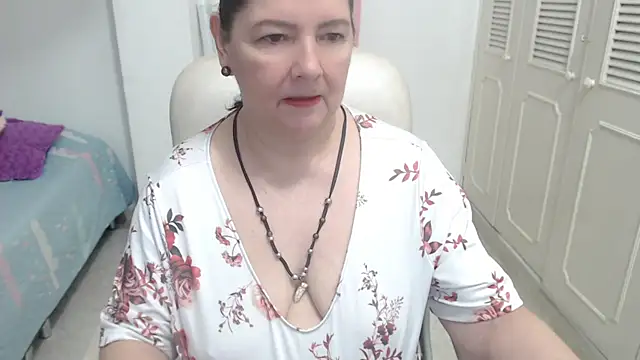 leonela 69 online show from July 14, 2026, 11:44 pm