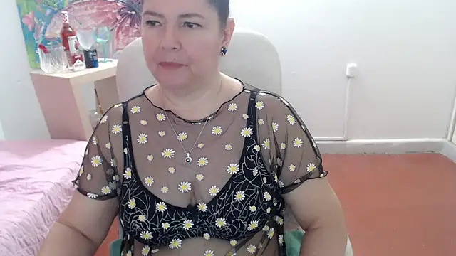 leonela 69 online show from October 4, 2025, 1:07 am