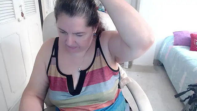 leonela 69 online show from April 21, 2026, 2:56 pm