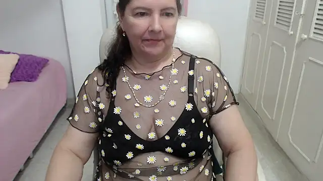 leonela 69 online show from July 5, 2026, 4:19 am