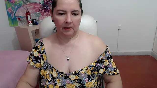 leonela 69 online show from October 6, 2025, 3:19 am