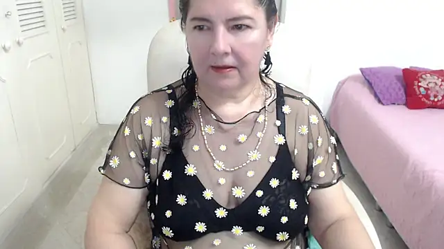 leonela 69 online show from May 2, 2026, 12:27 am