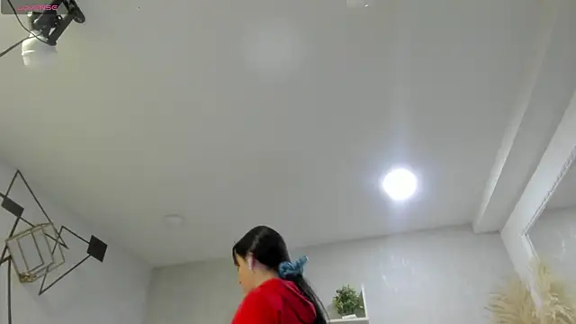 Snapshot of EmiliaRose_ chatting on April 10, 2026, 8:49 pm EmiliaRose online show from April 10, 2026, 8:49 pm