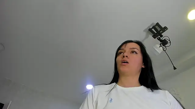 Snapshot of EmiliaRose_ chatting on February 6, 2026, 9:11 pm EmiliaRose online show from February 6, 2026, 9:11 pm