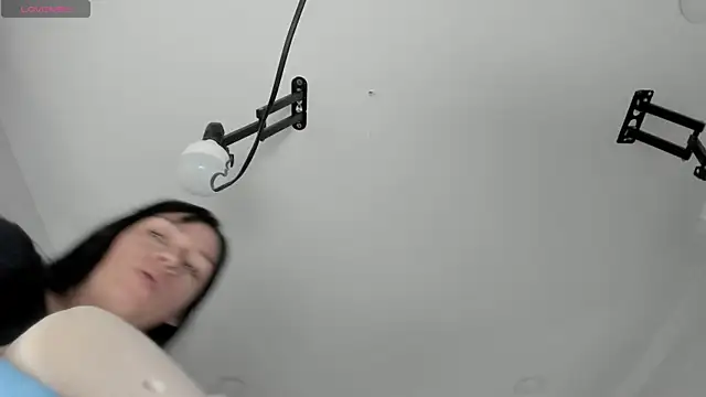 Snapshot of EmiliaRose_ chatting on March 17, 2026, 9:18 pm EmiliaRose online show from March 17, 2026, 9:18 pm