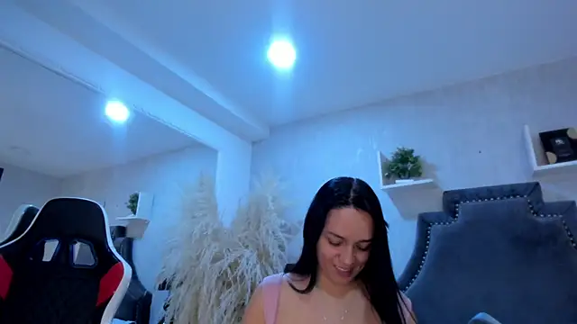 Snapshot of EmiliaRose_ chatting on April 9, 2026, 9:21 pm EmiliaRose online show from April 9, 2026, 9:21 pm