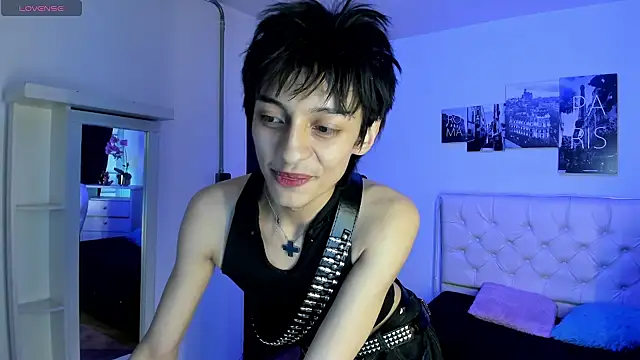 Juli Roos  online show from February 9, 2026, 8:40 pm