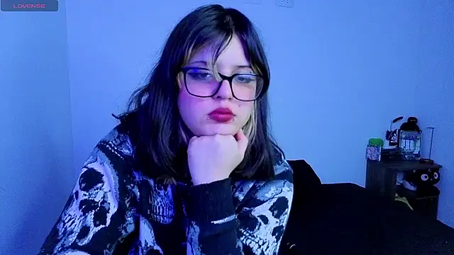 Snapshot of scarleth_shadow chatting on October 7, 2025, 6:25 am scarleth shadow online show from October 7, 2025, 6:25 am