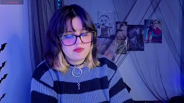 Snapshot of scarleth_shadow chatting on November 28, 2025, 12:33 am scarleth shadow online show from November 28, 2025, 12:33 am