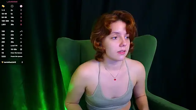 AmyGuerrero online show from October 5, 2025, 1:57 pm