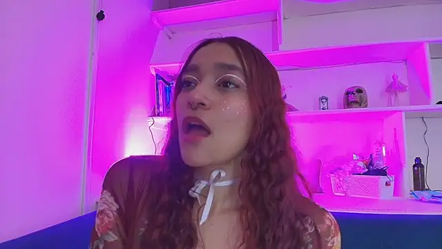 Snapshot of charlotte_bluee chatting on December 14, 2025, 8:31 am charlotte bluee online show from December 14, 2025, 8:31 am