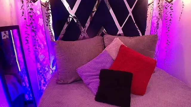 charlotte bluee online show from February 1, 2026, 6:17 pm