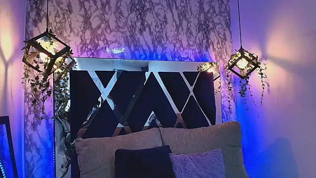 Snapshot of charlotte_bluee chatting on November 7, 2025, 6:23 pm charlotte bluee online show from November 7, 2025, 6:23 pm