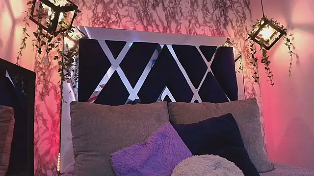 Snapshot of charlotte_bluee chatting on October 27, 2025, 6:42 pm charlotte bluee online show from October 27, 2025, 6:42 pm