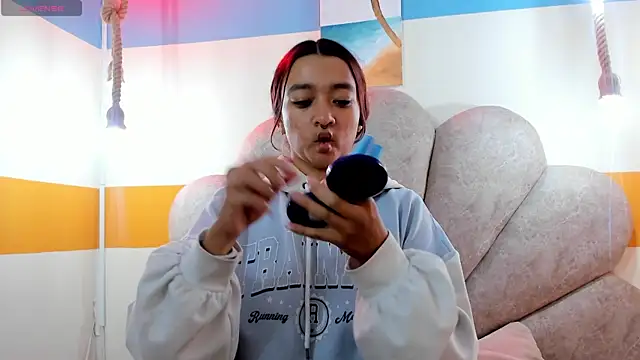 Snapshot of charlotte_bluee chatting on November 9, 2025, 12:20 pm charlotte bluee online show from November 9, 2025, 12:20 pm