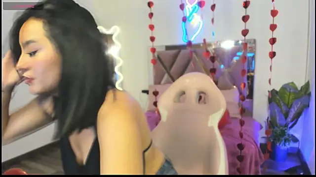 Snapshot of LUDO_KITTY_TAY chatting on February 15, 2025, 3:20 am LUDO KITTY TAY online show from February 15, 2025, 3:20 am