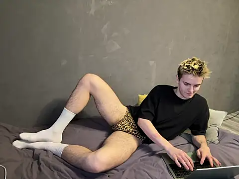 Snapshot of EdwinBlaze chatting on February 14, 2025, 11:21 am EdwinBlaze online show from February 14, 2025, 11:21 am