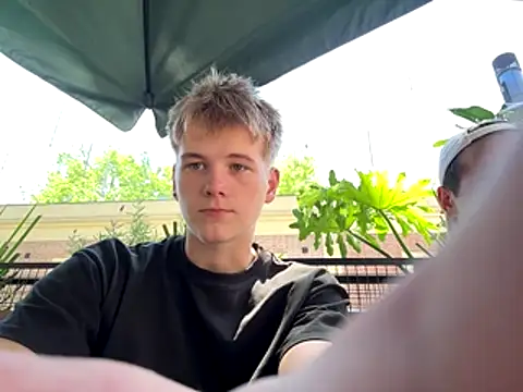 Snapshot of EdwinBlaze chatting on October 26, 2025, 4:51 pm EdwinBlaze online show from October 26, 2025, 4:51 pm