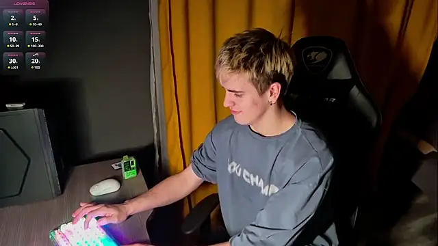 Snapshot of EdwinBlaze chatting on February 13, 2025, 8:24 pm EdwinBlaze online show from February 13, 2025, 8:24 pm