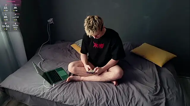 Snapshot of EdwinBlaze chatting on February 17, 2025, 3:25 am EdwinBlaze online show from February 17, 2025, 3:25 am