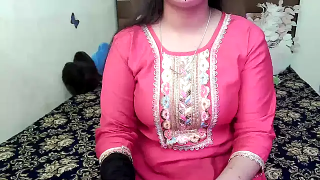 Snapshot of megancatluna chatting on October 27, 2025, 5:19 am megancatluna online show from October 27, 2025, 5:19 am