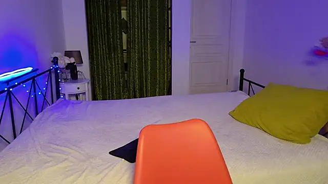 Snapshot of RaileReed chatting on December 5, 2025, 1:43 pm RaileReed online show from December 5, 2025, 1:43 pm