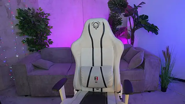 Snapshot of Layla_Sweet_ chatting on March 20, 2025, 7:46 pm Layla Sweet online show from March 20, 2025, 7:46 pm