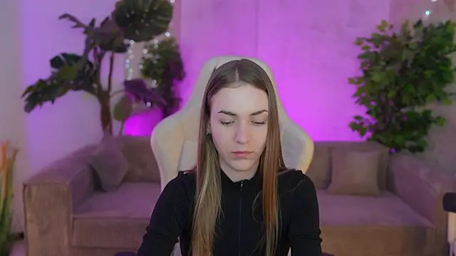 Snapshot of Layla_Sweet_ chatting on March 17, 2025, 3:29 pm Layla Sweet online show from March 17, 2025, 3:29 pm