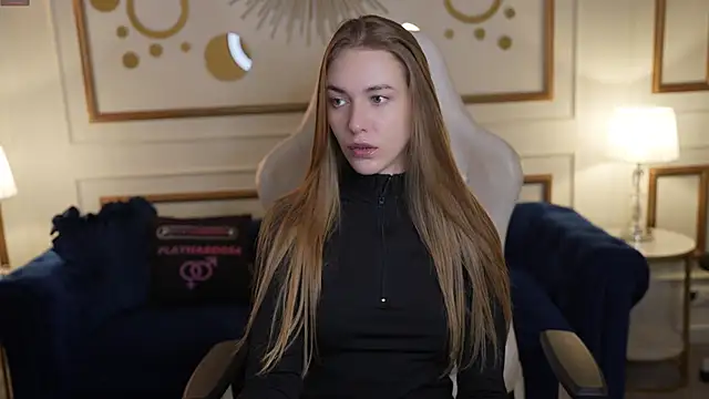 Snapshot of Layla_Sweet_ chatting on December 14, 2025, 7:30 pm Layla Sweet online show from December 14, 2025, 7:30 pm