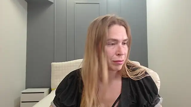 Snapshot of TessaDaybreak chatting on July 21, 2026, 6:48 am TessaDaybreak online show from July 21, 2026, 6:48 am