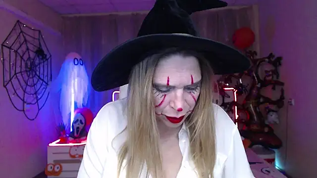 Snapshot of TessaDaybreak chatting on October 31, 2025, 8:22 am TessaDaybreak online show from October 31, 2025, 8:22 am