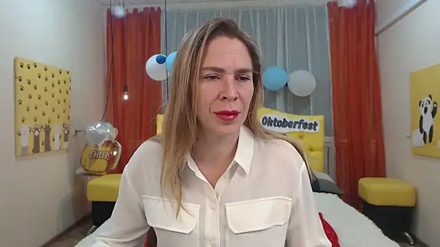 Snapshot of TessaDaybreak chatting on October 9, 2025, 7:31 am TessaDaybreak online show from October 9, 2025, 7:31 am