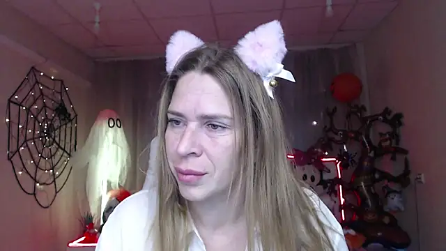 Snapshot of TessaDaybreak chatting on October 28, 2025, 7:51 am TessaDaybreak online show from October 28, 2025, 7:51 am