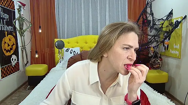 Snapshot of TessaDaybreak chatting on October 13, 2025, 6:26 am TessaDaybreak online show from October 13, 2025, 6:26 am