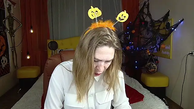 Snapshot of TessaDaybreak chatting on October 16, 2025, 7:05 am TessaDaybreak online show from October 16, 2025, 7:05 am