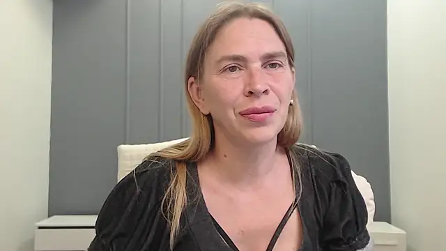 Snapshot of TessaDaybreak chatting on July 20, 2026, 10:39 am TessaDaybreak online show from July 20, 2026, 10:39 am