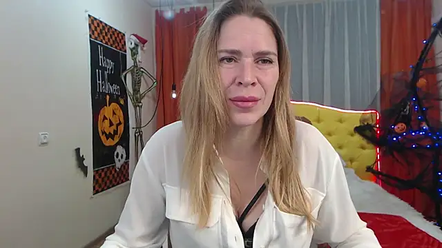 Snapshot of TessaDaybreak chatting on November 1, 2025, 8:52 am TessaDaybreak online show from November 1, 2025, 8:52 am