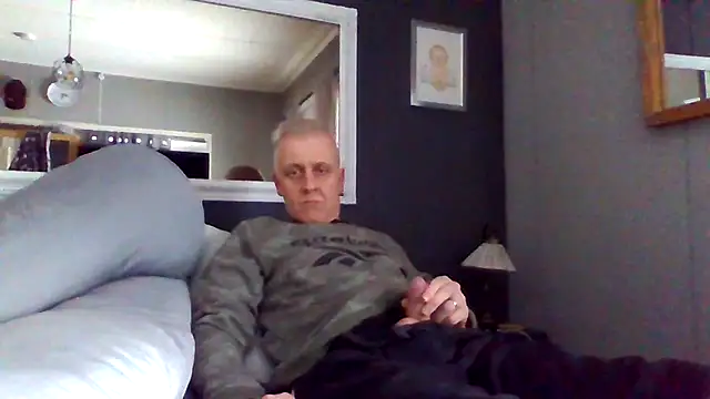 Snapshot of Teemu chatting on March 18, 2025, 3:44 pm Teemu online show from March 18, 2025, 3:44 pm