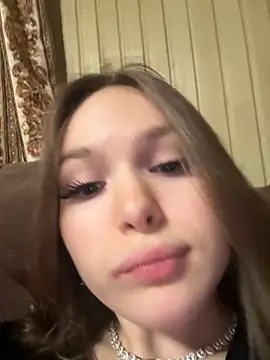 -Amora online show from November 26, 2025, 12:16 pm