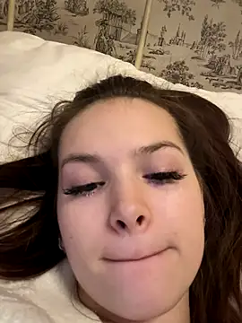 -Amora online show from November 3, 2025, 12:20 pm