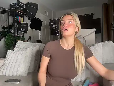 Snapshot of meggsworld chatting on November 27, 2025, 12:49 pm meggsworld online show from November 27, 2025, 12:49 pm