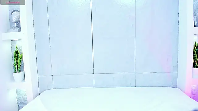 Snapshot of MiaMistrex chatting on October 15, 2025, 4:44 am MiaMistrex online show from October 15, 2025, 4:44 am