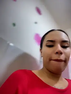 Naatalia online show from May 6, 2026, 7:51 pm