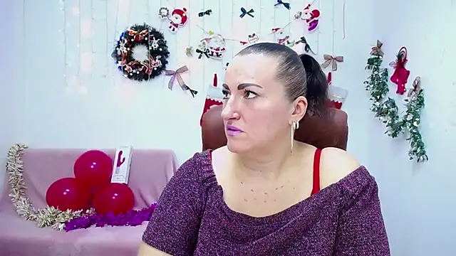 DianaMGG online show from December 19, 2025, 6:32 pm