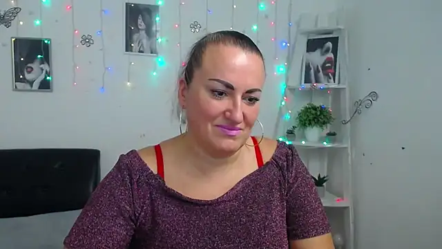 DianaMGG online show from October 9, 2025, 5:30 am