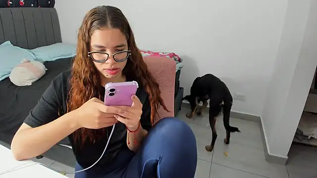 Snapshot of Greciaruiz_ chatting on October 10, 2025, 12:55 am Greciaruiz online show from October 10, 2025, 12:55 am