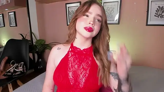 Snapshot of SabrinaWalker chatting on May 13, 2026, 7:32 pm SabrinaWalker online show from May 13, 2026, 7:32 pm
