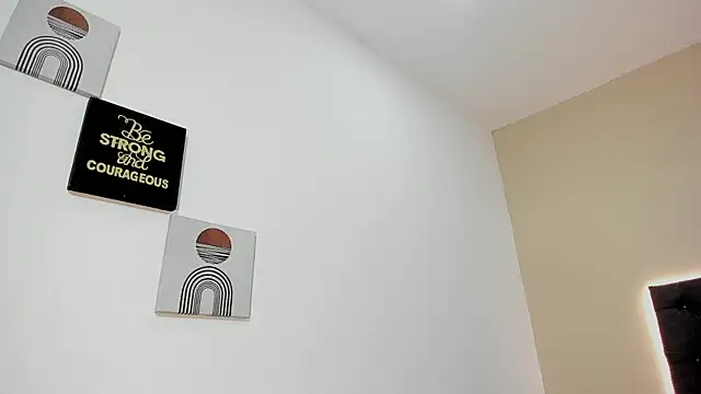 Snapshot of ZahraRose chatting on October 27, 2025, 8:21 pm ZahraRose online show from October 27, 2025, 8:21 pm