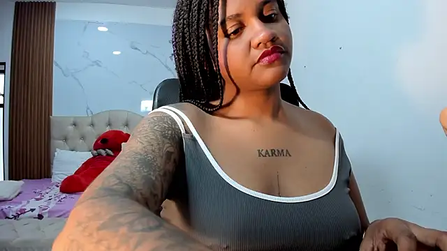 ZahraRose online show from February 4, 2026, 8:15 pm