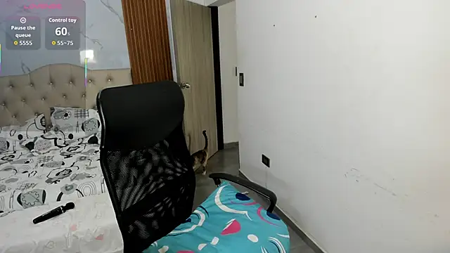 ZahraRose online show from April 27, 2026, 8:18 pm